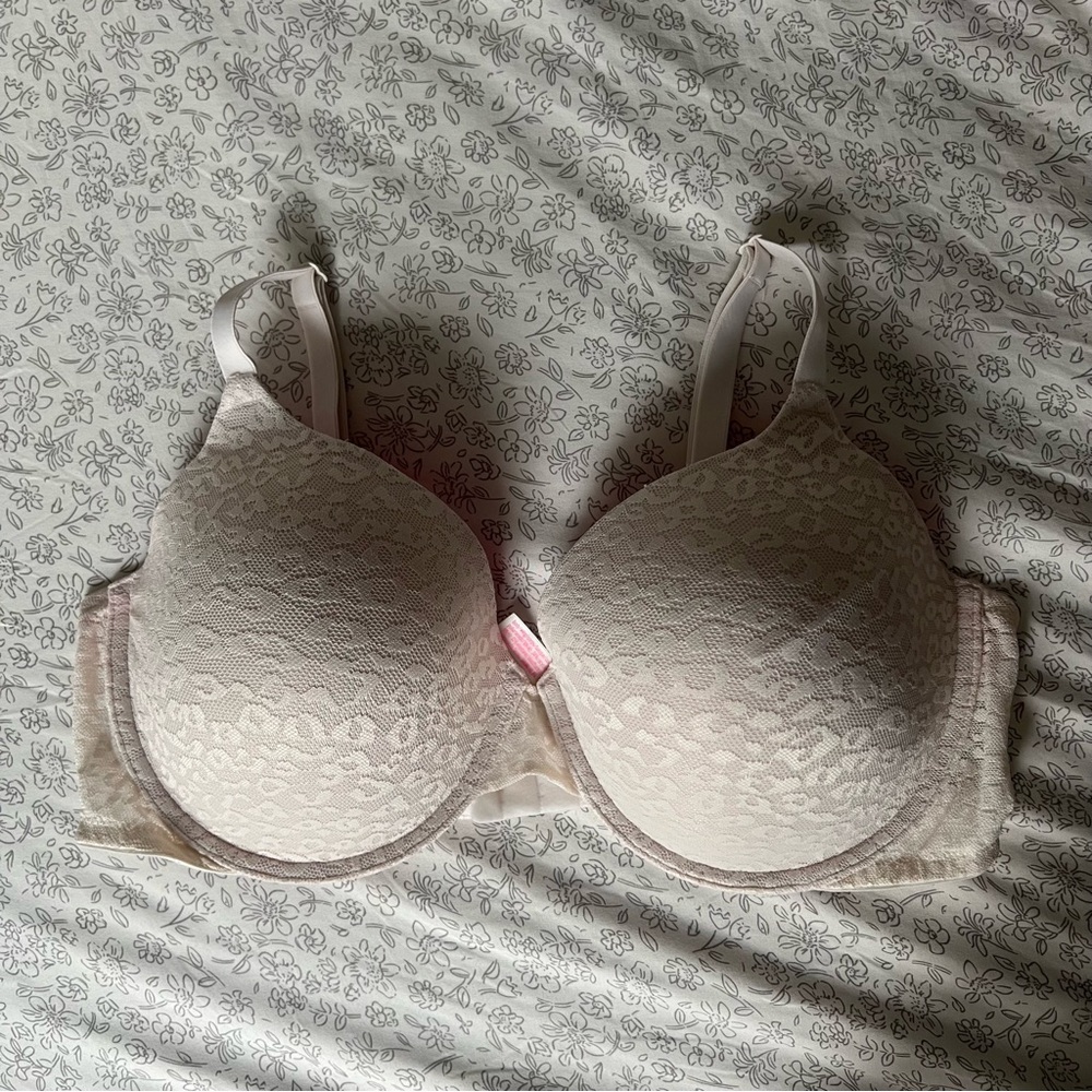 Pink Victoria’s secret bra